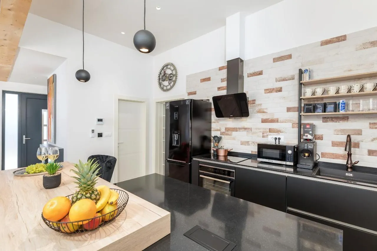 Villa Grofica, New House, Heated Pool, Jacuzzi, Playgroung & Bbq, Near Beaches, Pula - Istria