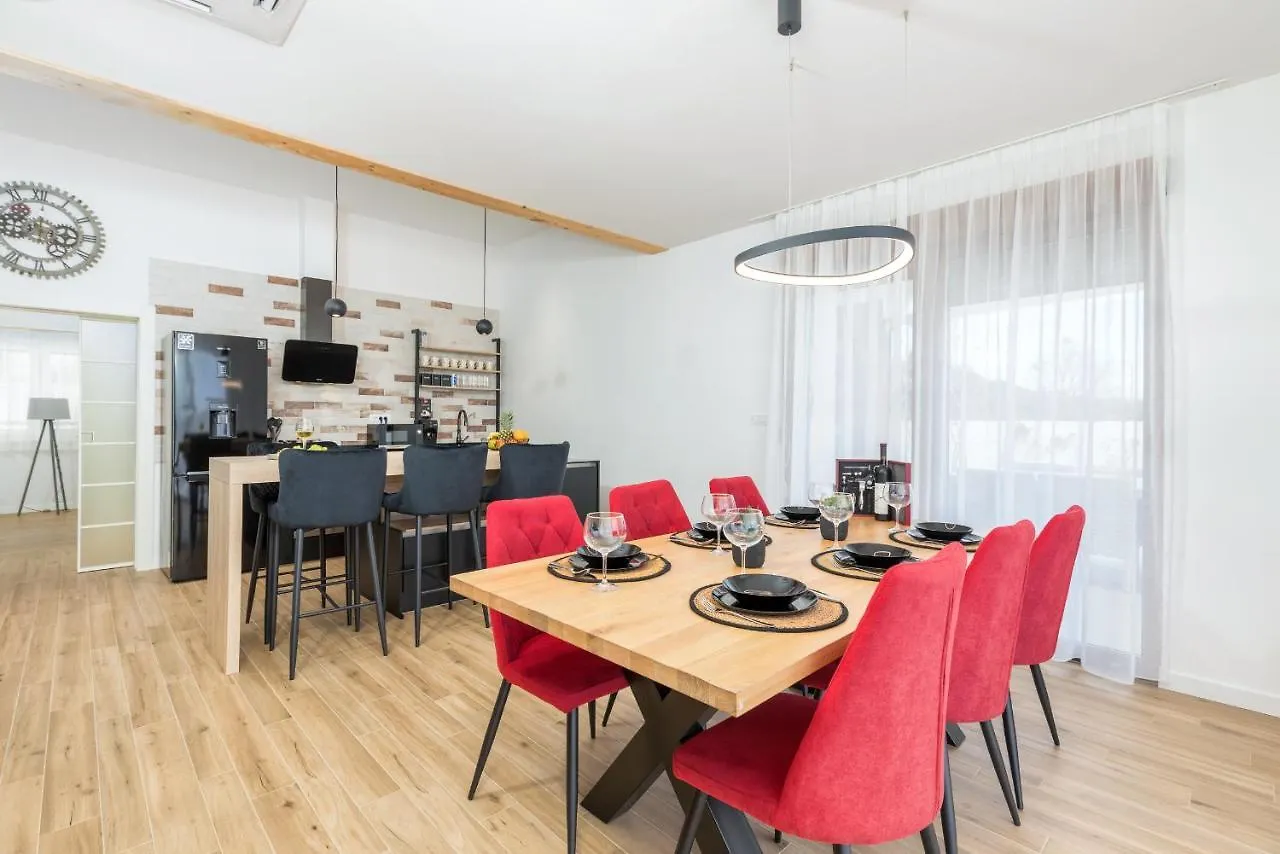 Villa Grofica, New House, Heated Pool, Jacuzzi, Playgroung & Bbq, Near Beaches, Pula - Istria 0*,  クロアチア