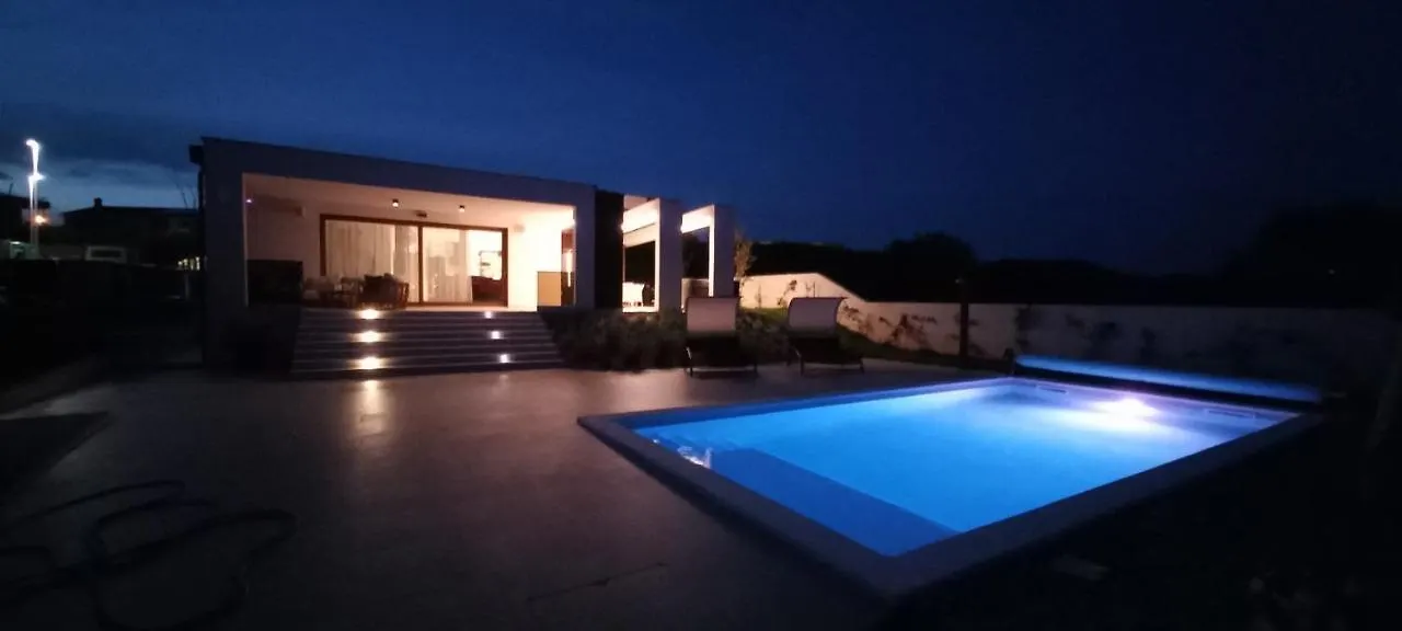 Villa Grofica, New House, Heated Pool, Jacuzzi, Playgroung & Bbq, Near Beaches, Pula - Istria