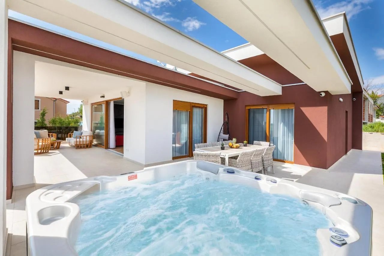 Villa Grofica, New House, Heated Pool, Jacuzzi, Playgroung & Bbq, Near Beaches, Pula - Istria